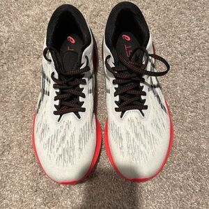 ASICS Novablast - W11 / M9.5
